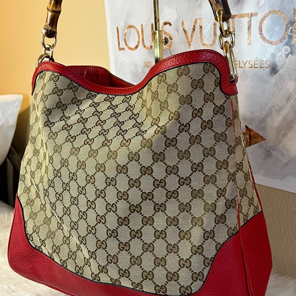 Authentic Gucci Bamboo Shoulder Bag - Picture 4 of 15